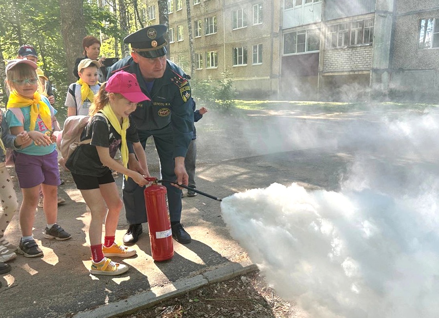 Детские лагеря предлагают услуги от спа-центров до наблюдения за планетами